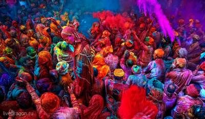 1288223733_holi-festival-of-colours-india-03-6206572